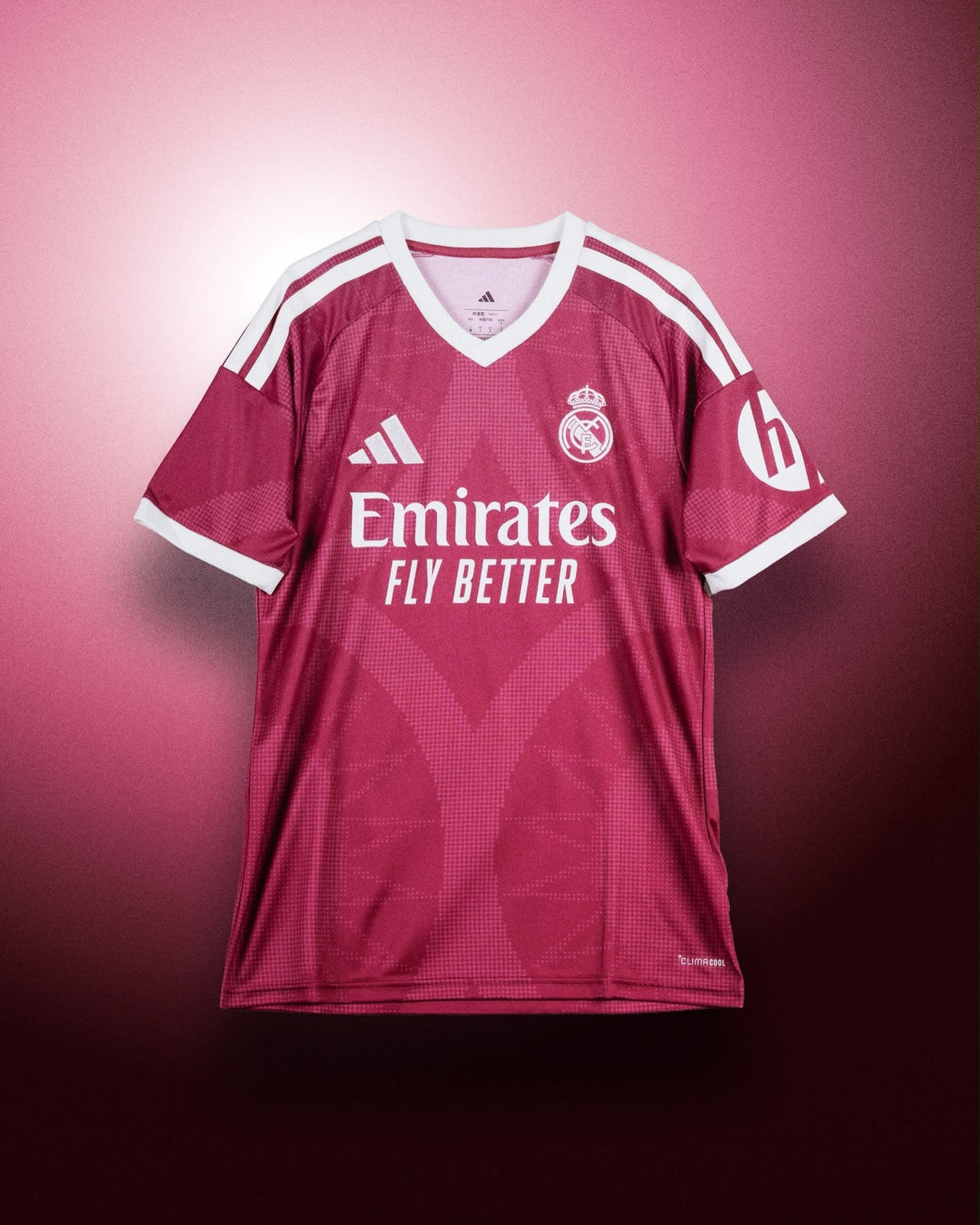 Real madrid third kit 2026/27 season -𝗣𝗹𝗮𝘆𝗲𝗿 𝘃𝗲𝗿𝘀𝗶𝗼𝗻 (premium quality)